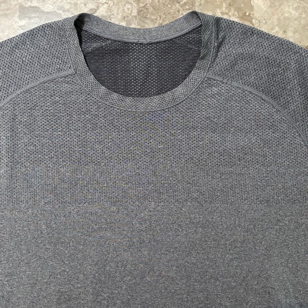 Lululemon Shirt Mens XL Grey Metal Vent Tech Short Sleeve Gym Performance